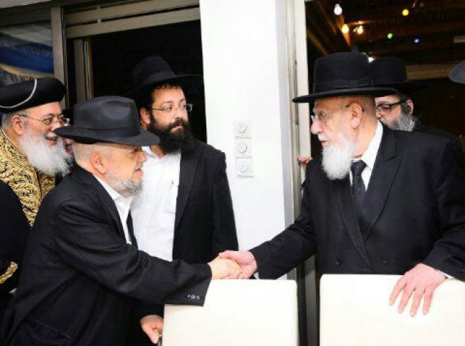 הגר"ש כהן והגר"מ מאזוז בביתו של הנגיד אייל משיח, בחודש שעבר