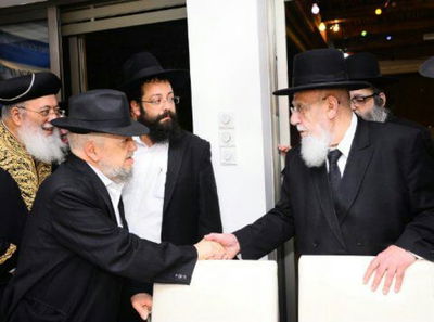 הגר"ש כהן והגר"מ מאזוז בביתו של הנגיד אייל משיח, בחודש שעבר