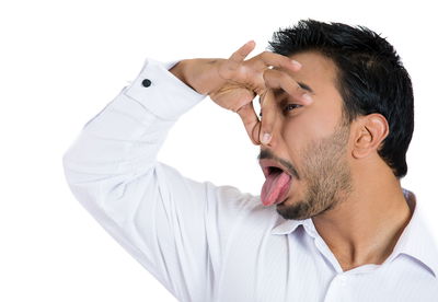 אולי יש לכם ריח רע מהפה? כך תבדקו