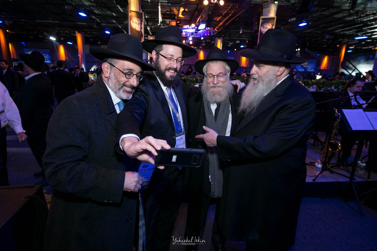 ה'בנקט' העולמי של חב"ד מזווית שלא הכרתם • צפו