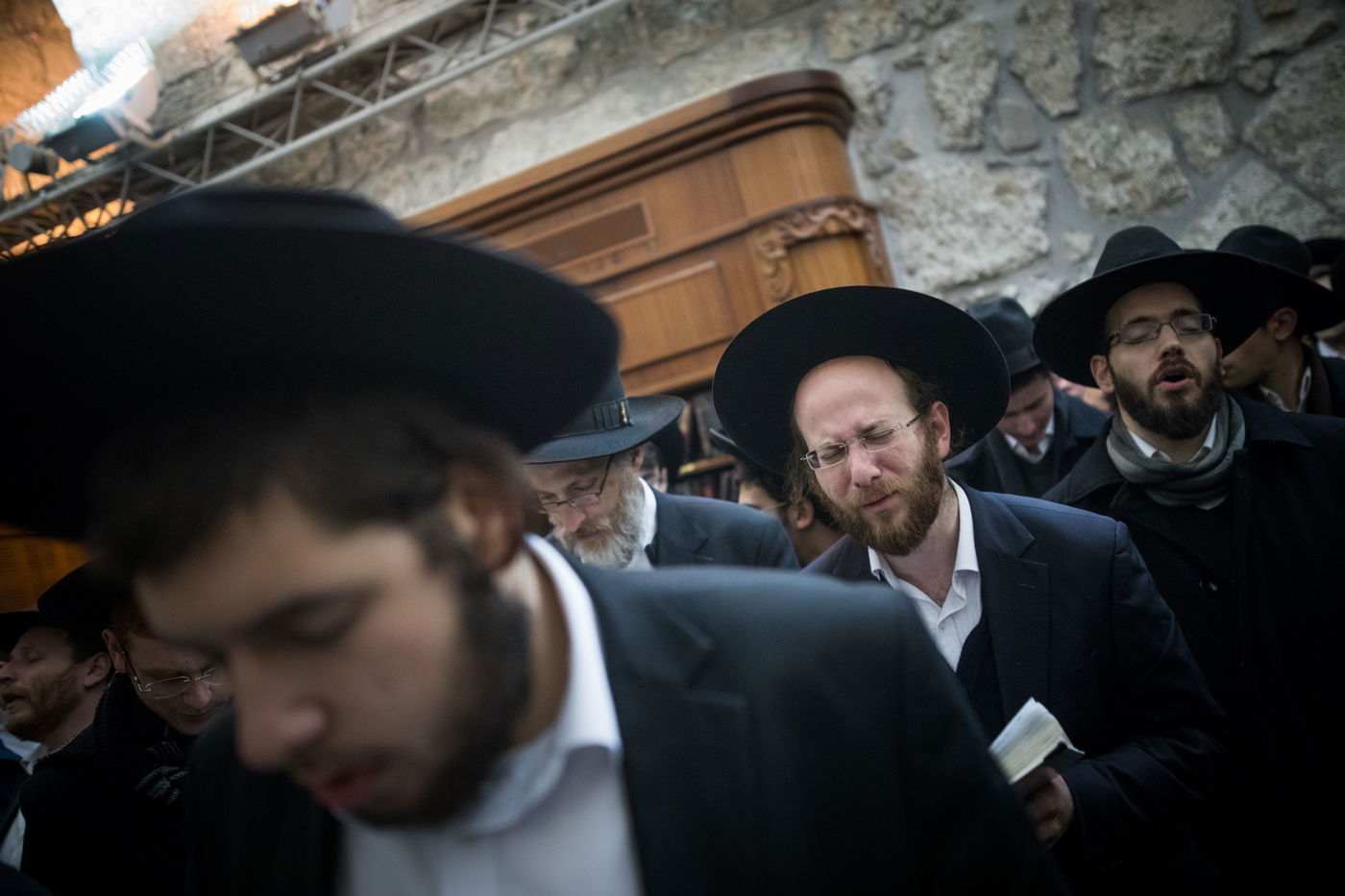 תיעוד: אלפים זעקו בכותל לרפואת מרן הרב שטיינמן