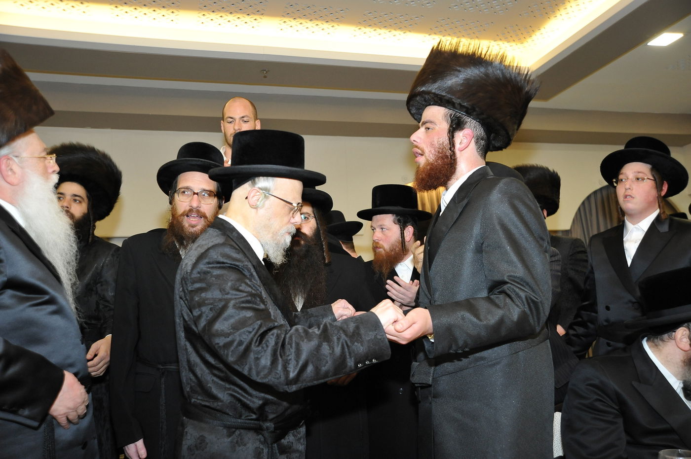 גדולי ישראל וצמרת המדינה בחתונת בנו של מאיר פרוש • גלריה