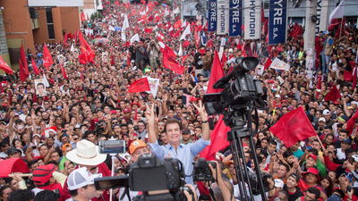 סלבדור נסראללה חוגג עם תומכיו