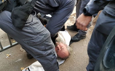 כמעט יממה: נמשכת ההפגנה מול לשכת הגיוס