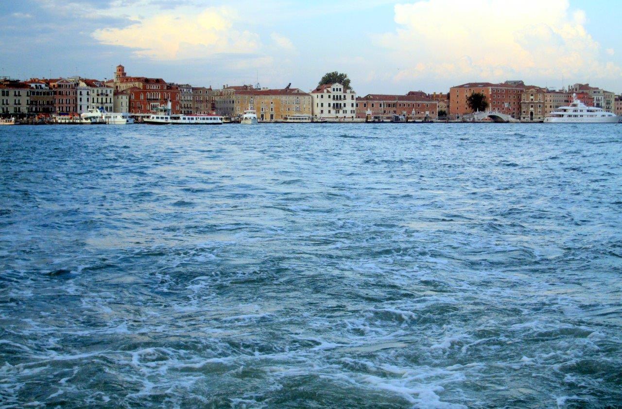 סיור מצולם לתעלותיה הקסומות של ונציה