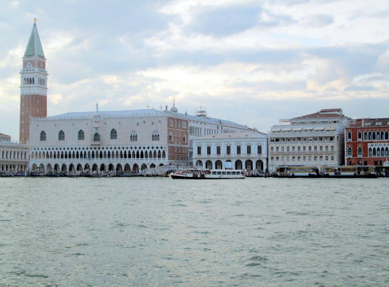 סיור מצולם לתעלותיה הקסומות של ונציה