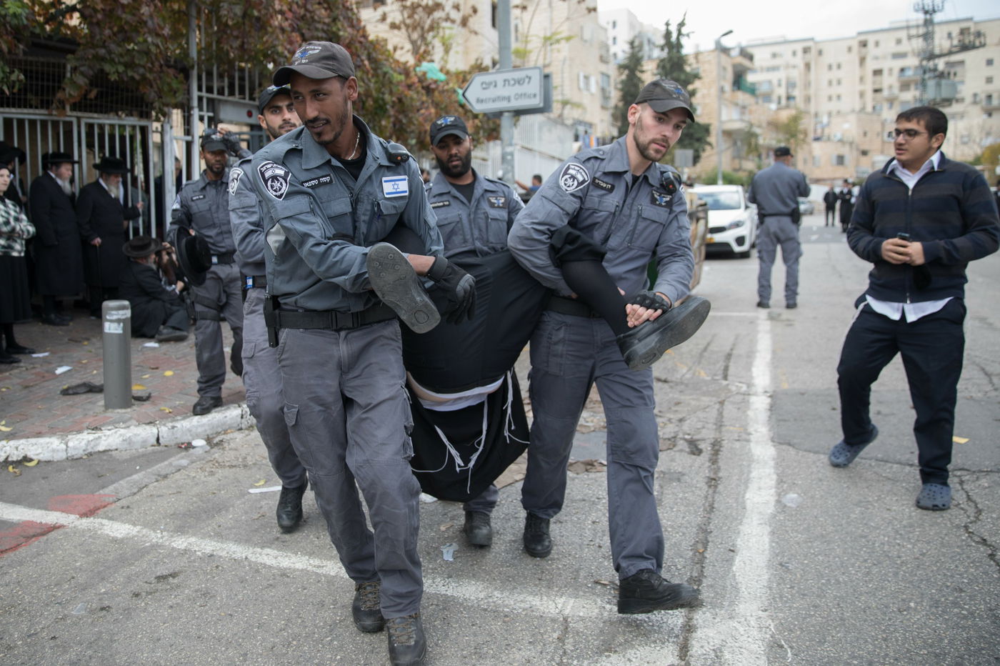 לאחר הפגנות 'העדה' מול לשכת הגיוס: בעל קו נייעס נעצר