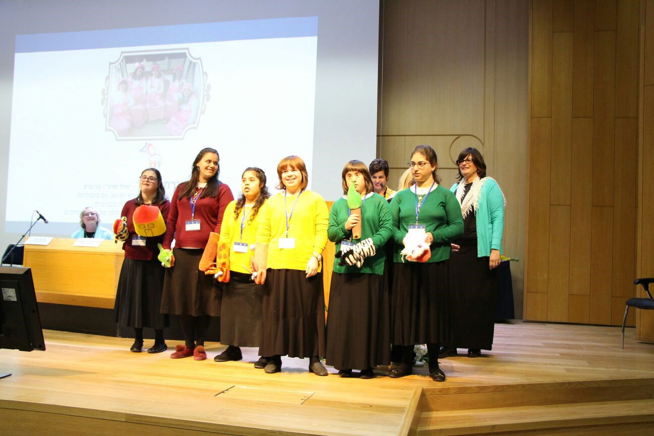 בנות הדיור הקהילתי של 'אהל שרה' התנדבו - והרוויחו