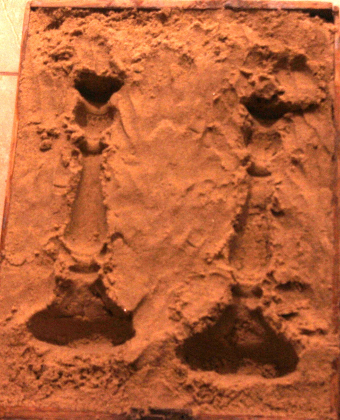 פמוטים בחול. "נרות שבת".