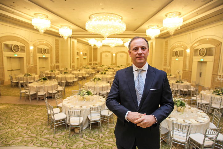 מלון וולדורף אסטוריה ומנהלו. ארכיון