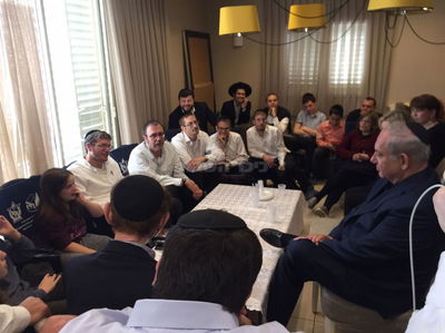 נתניהו מנחם את בני משפחת וינרוט, היום