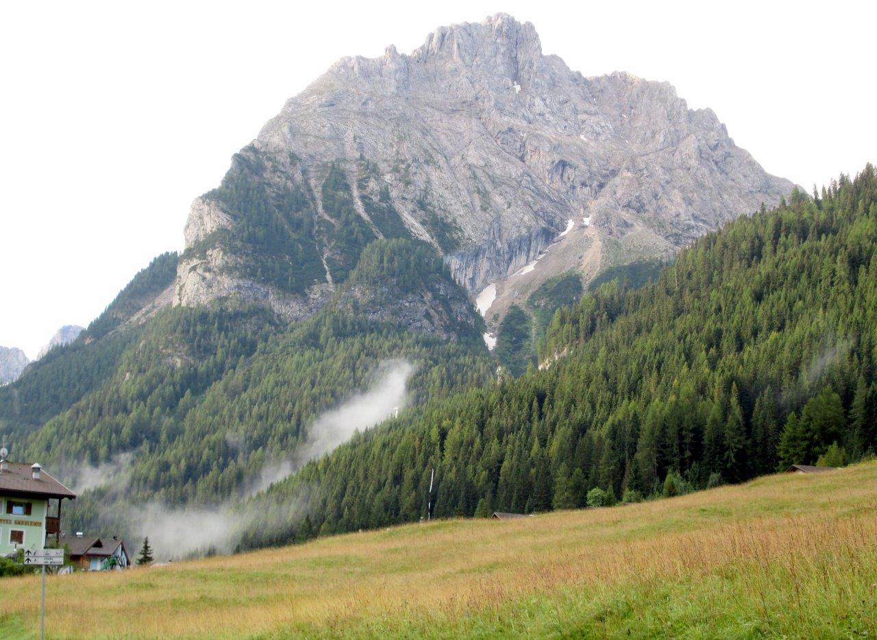צפו • עיירת הנופש קנזיי, עמק פאסה, הרי הדולומיטים