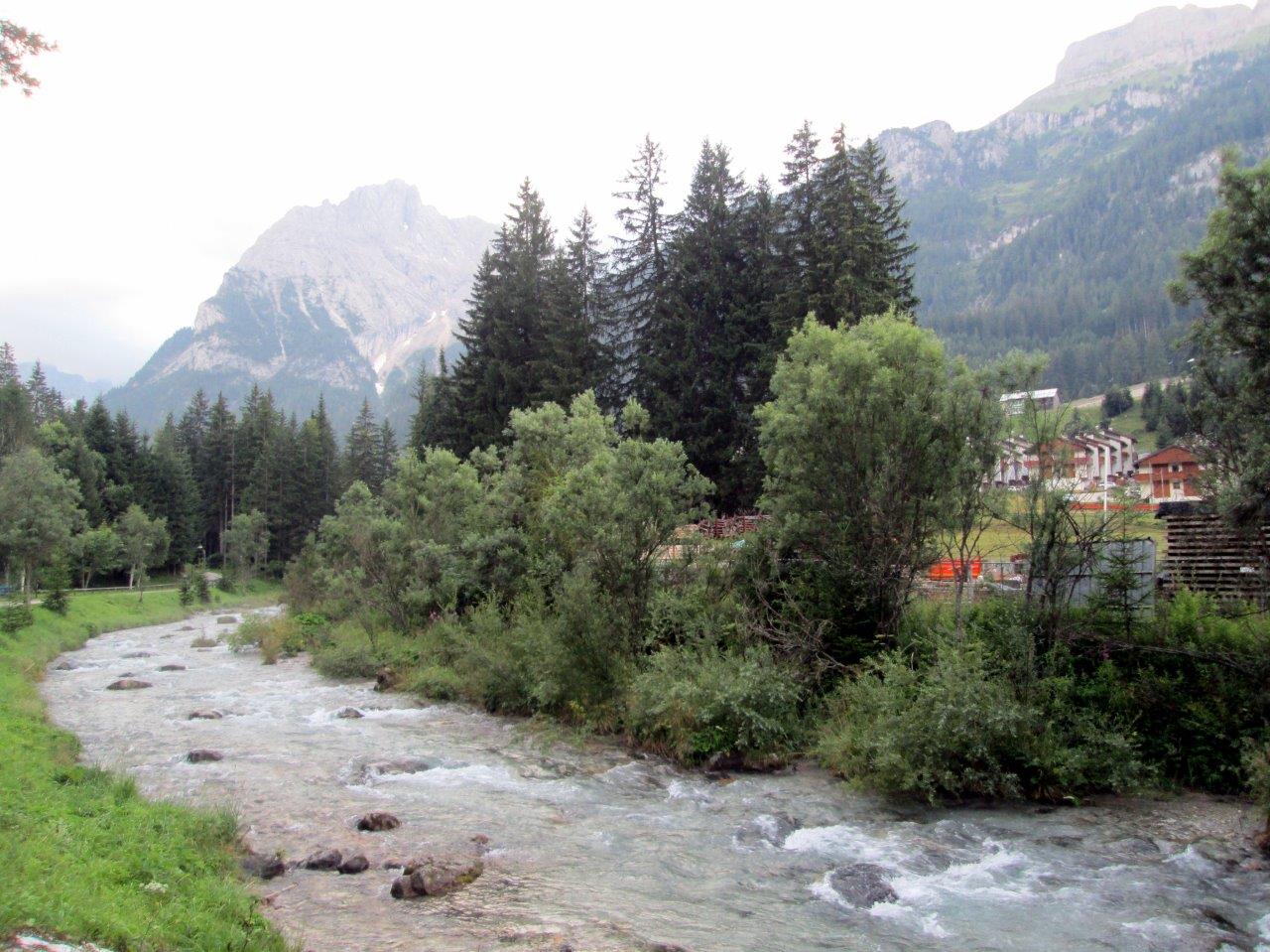 צפו • עיירת הנופש קנזיי, עמק פאסה, הרי הדולומיטים