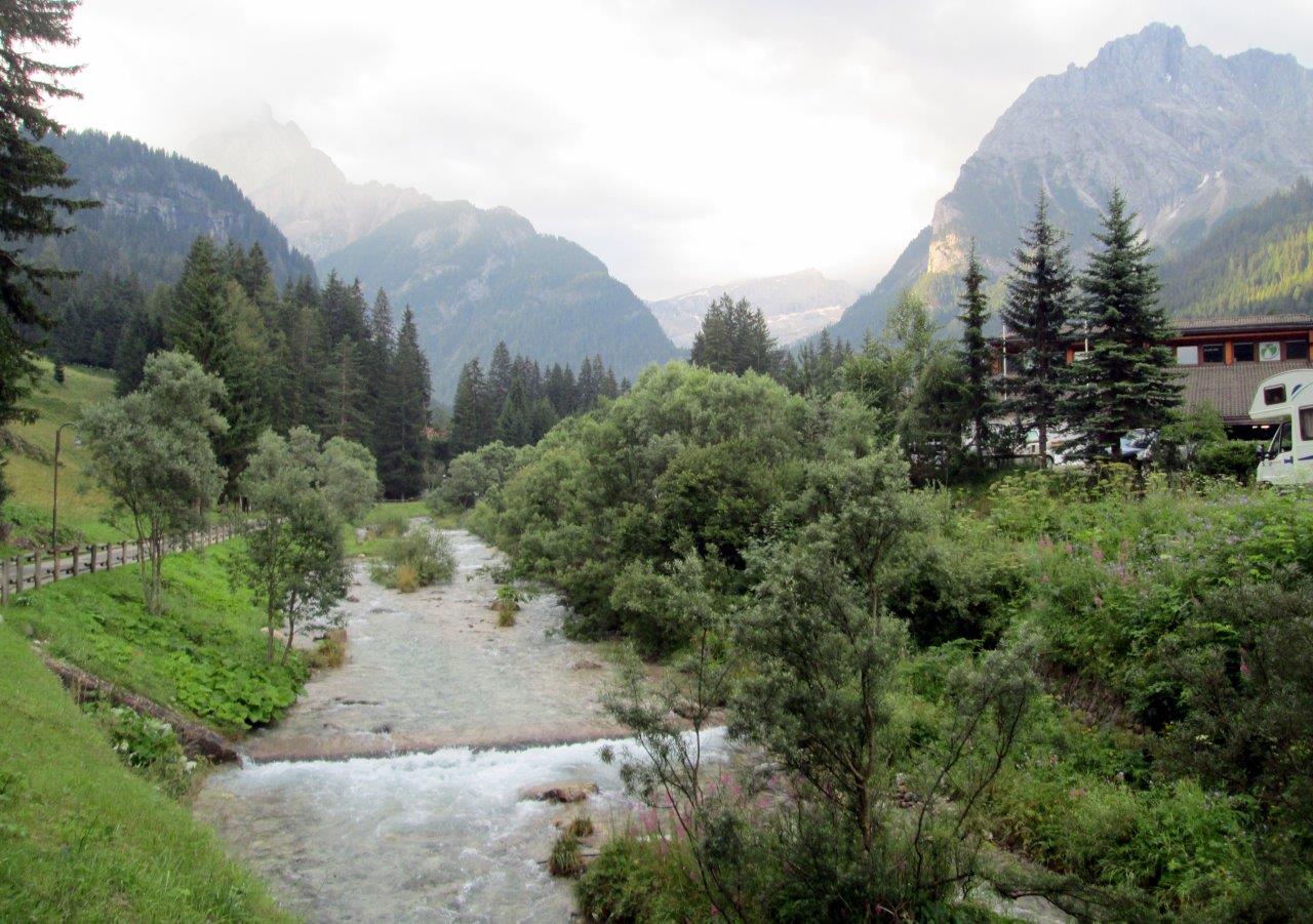 צפו • עיירת הנופש קנזיי, עמק פאסה, הרי הדולומיטים