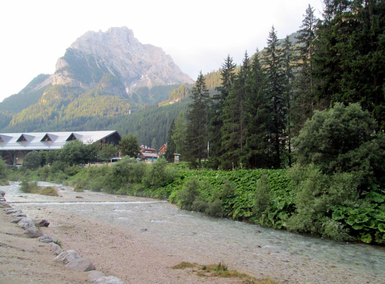 צפו • עיירת הנופש קנזיי, עמק פאסה, הרי הדולומיטים