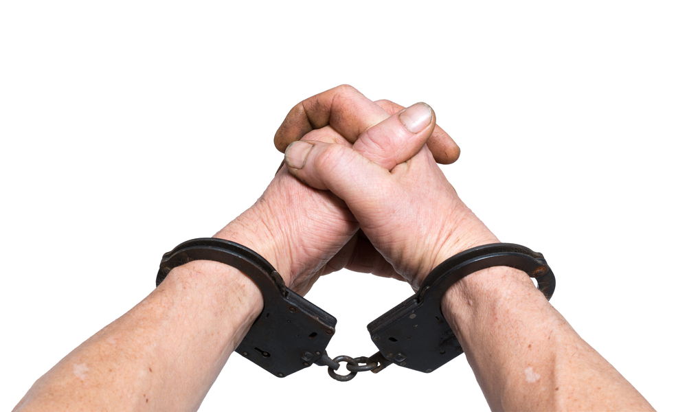 בן 80 שדד בת 77 באיומי סכין ונעצר בביתו