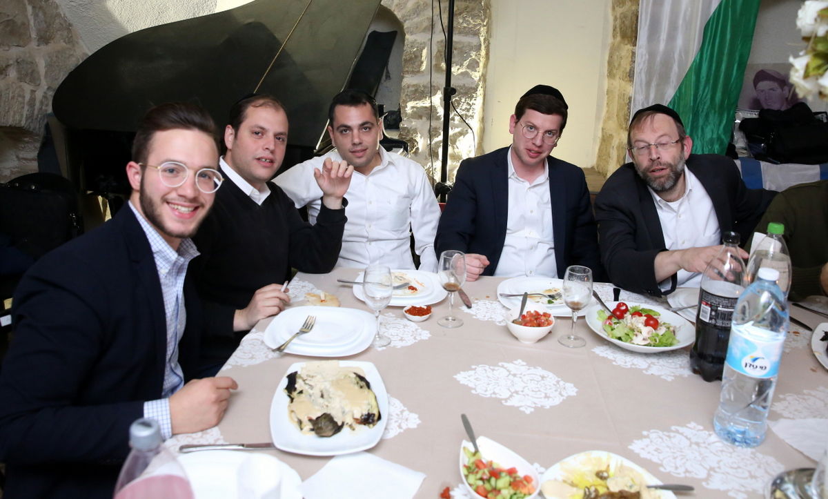 הברנז'ה חגגה יום הולדת לצלם שלומי כהן • צפו