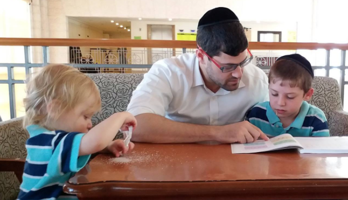 משה מנס וילדיו, היום