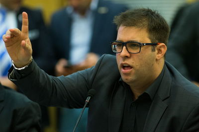 אישום. אורן חזן