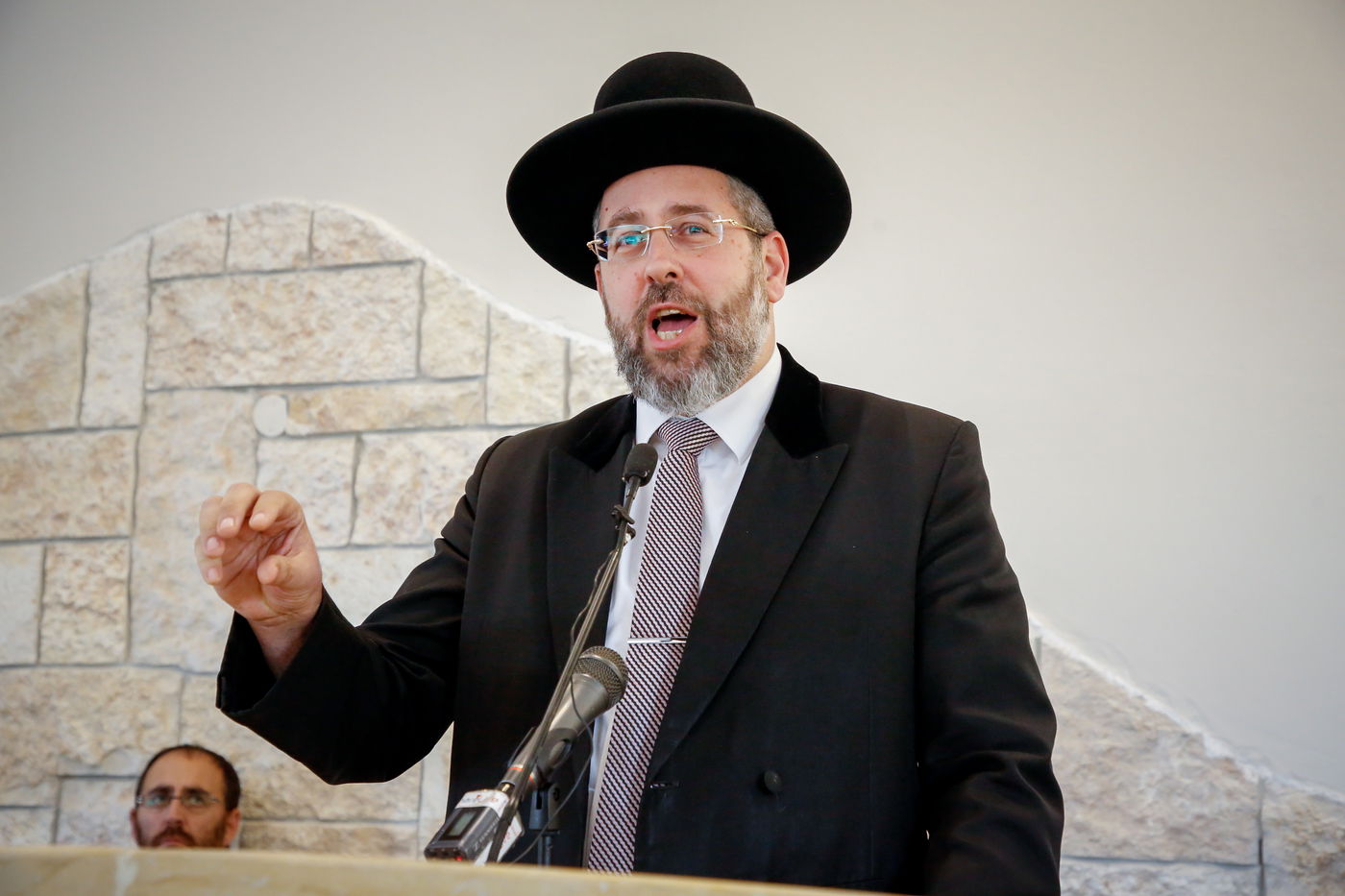 הגאון רבי דוד לאו התיר עגונה בשיחת סקייפ