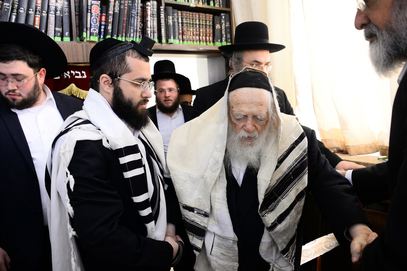 נכדו ונאמן ביתו של מרן שר התורה ערך ברית לבנו • גלריית ענק