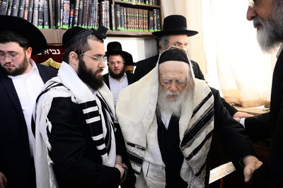 נכדו ונאמן ביתו של מרן שר התורה ערך ברית לבנו • גלריית ענק