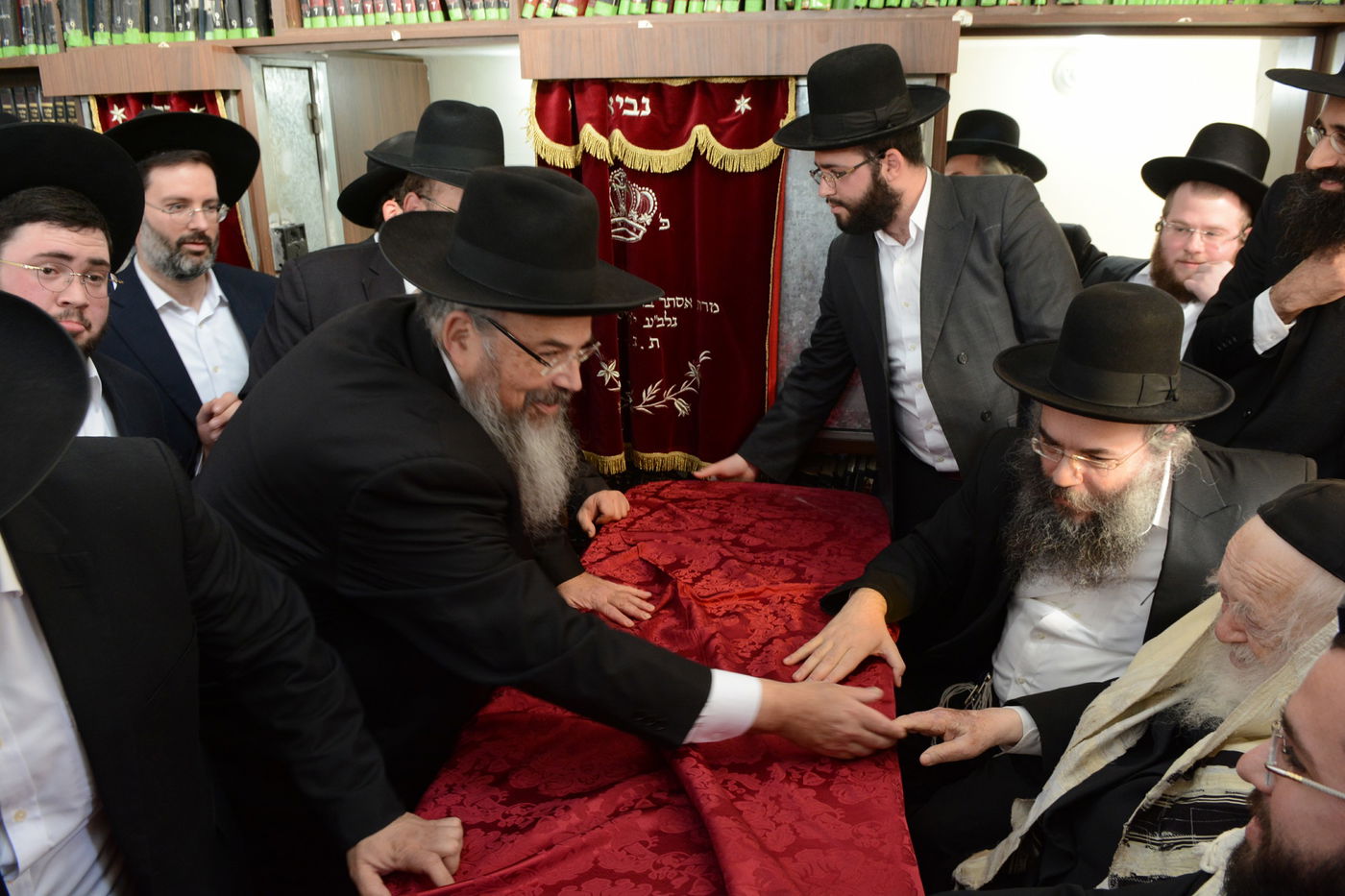 נכדו ונאמן ביתו של מרן שר התורה ערך ברית לבנו • גלריית ענק