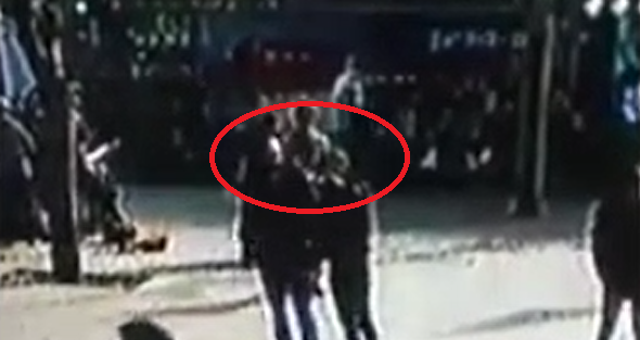 המחבל, רגעים לפני