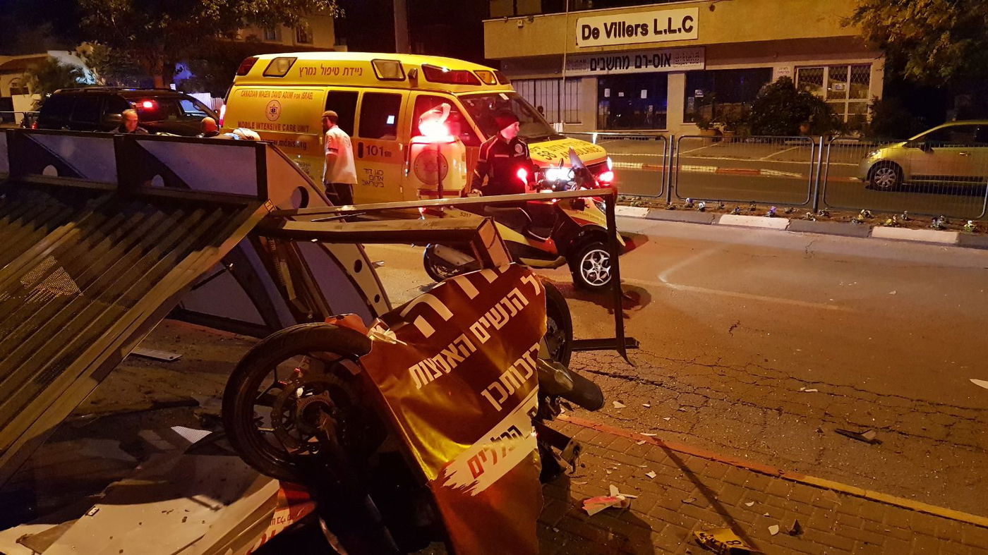 רוכב אופנוע התנגש בתחנת אוטובוס ונהרג