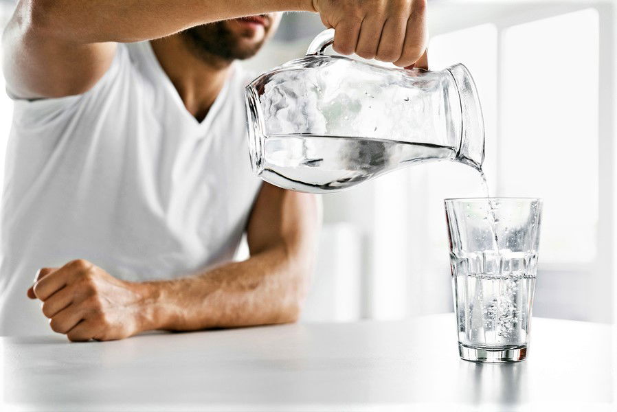 בוקר מוצלח לא תלוי רק בקפה. נסו מים, למשל