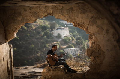 עידו פורטל ואלון הילל בשיר לחנוכה - שבחי מעוז