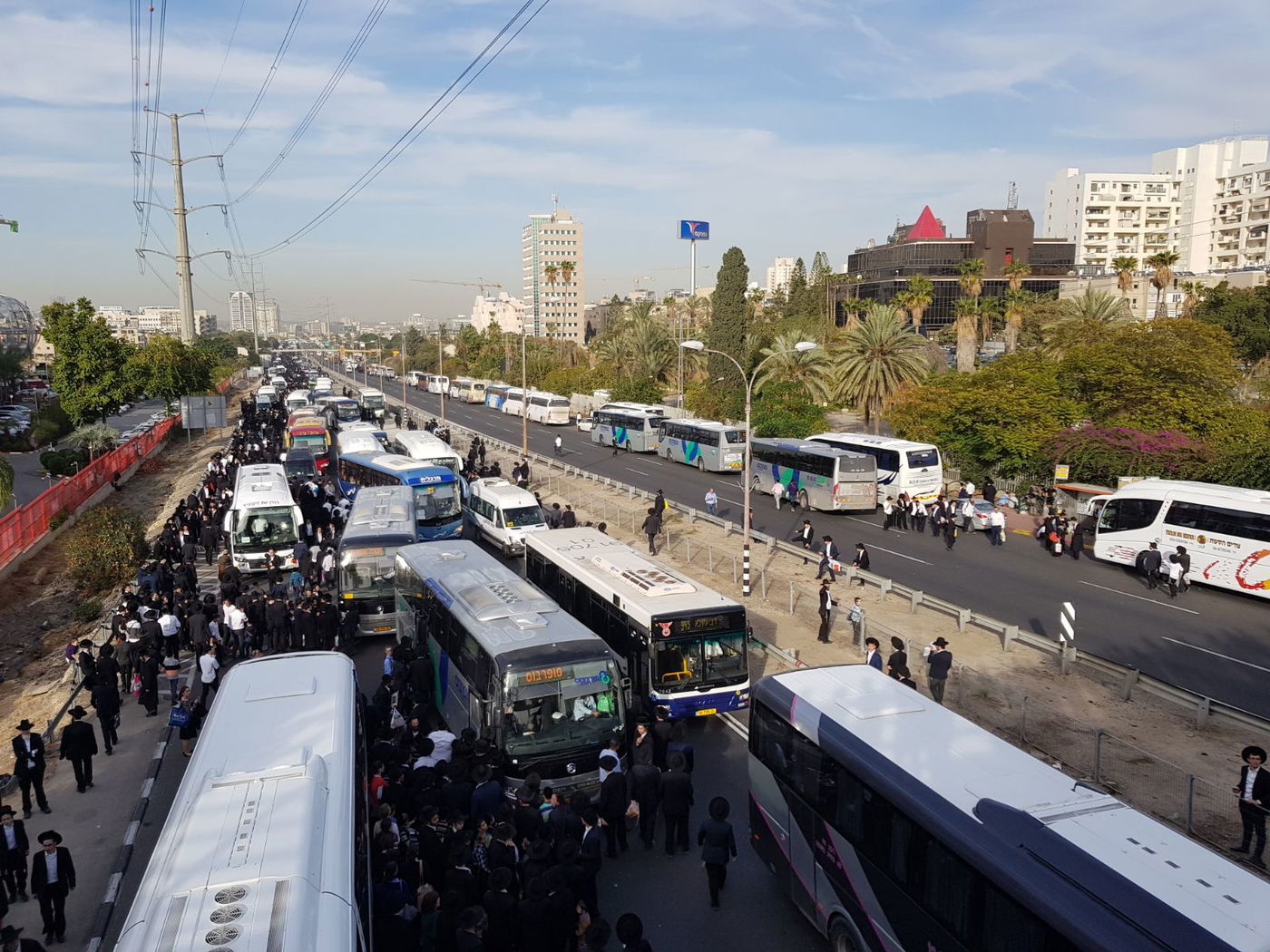 אלפים תקועים ביציאה מבני ברק; 'גשר רמת אלחנן' נסגר • תיעוד