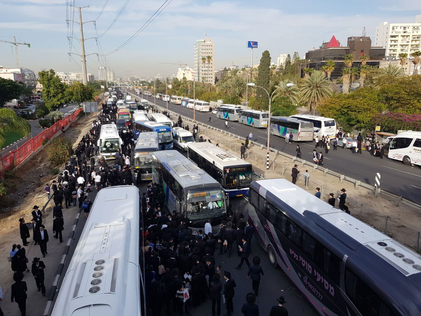 אלפים תקועים ביציאה מבני ברק; 'גשר רמת אלחנן' נסגר • תיעוד