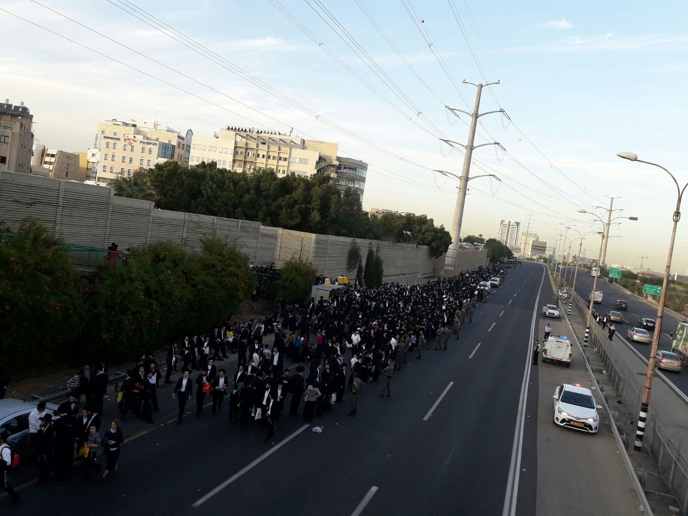 אלפים תקועים ביציאה מבני ברק; 'גשר רמת אלחנן' נסגר • תיעוד