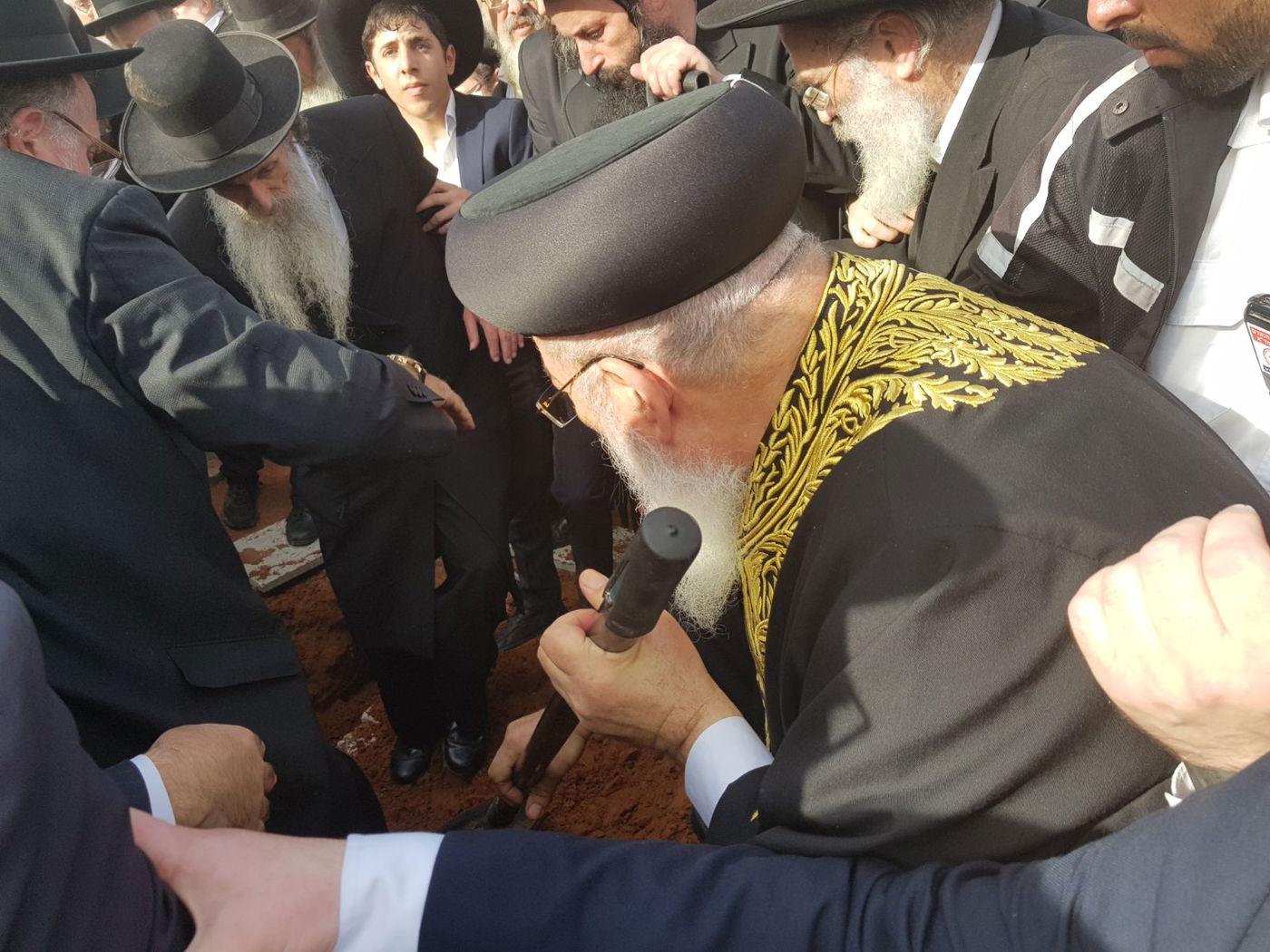 6 שעות לאחר הפטירה: נסתם הגולל על מרן הרב שטיינמן זצ"ל • צפו