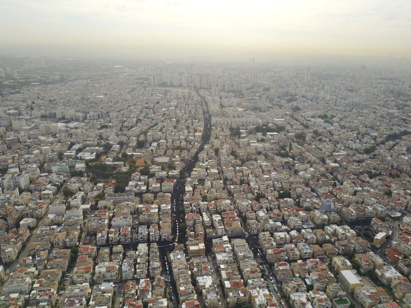 מאות אלפים בהלווית מרן הרב שטיינמן זצ"ל • צפו בתיעוד מהרחפן