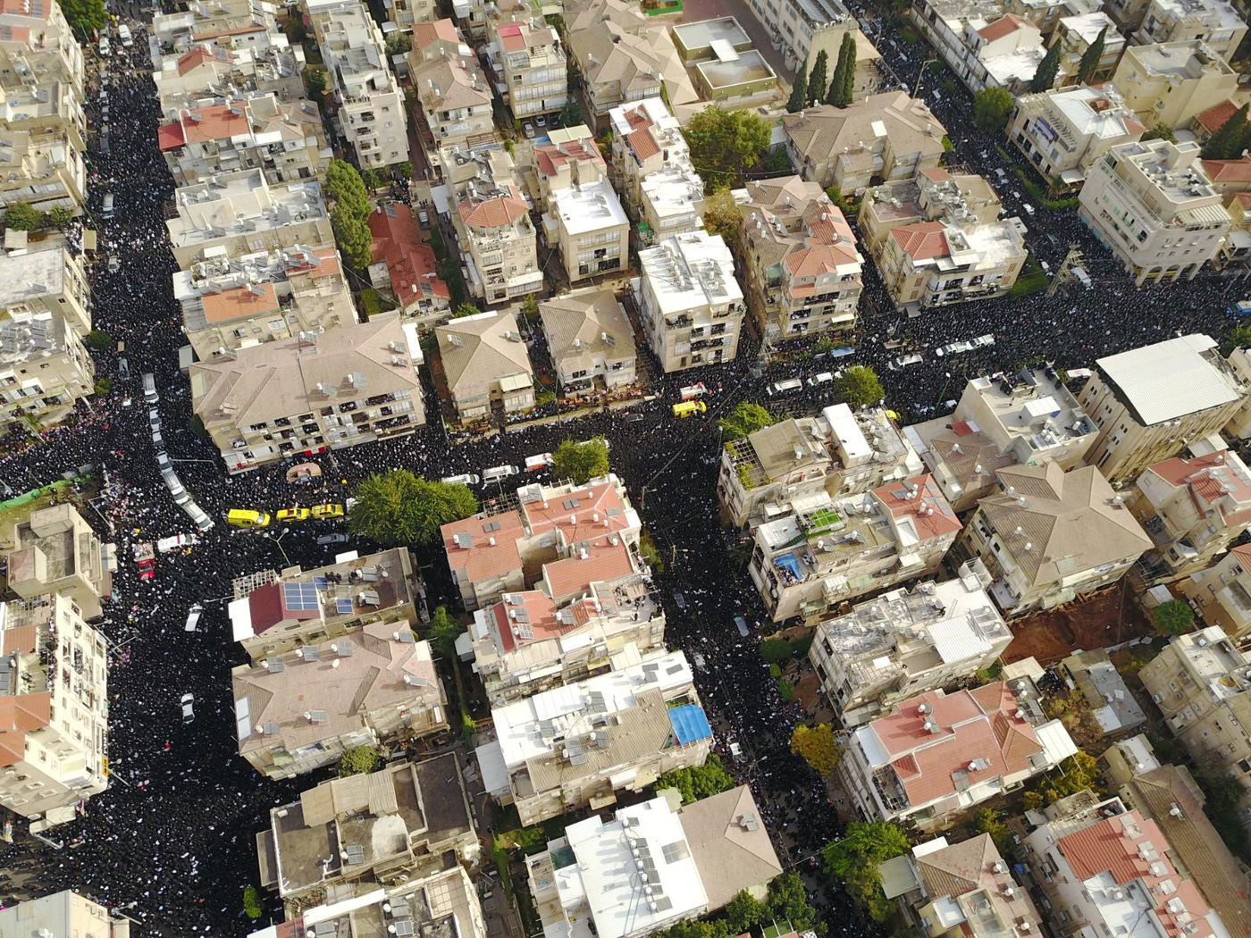 מאות אלפים בהלווית מרן הרב שטיינמן זצ"ל • צפו בתיעוד מהרחפן