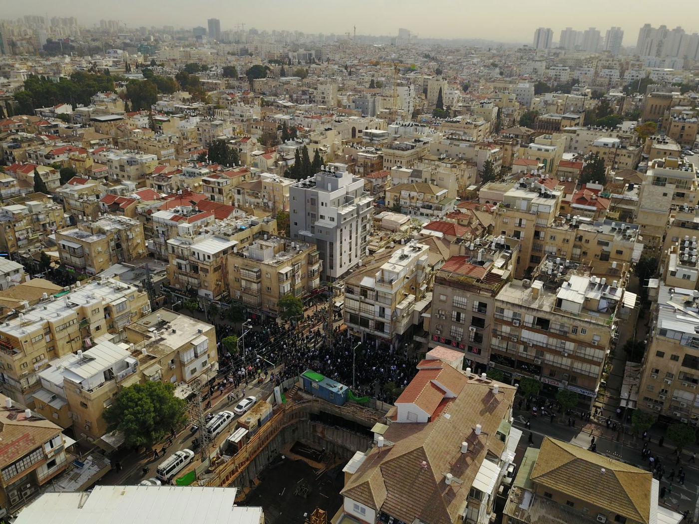 מאות אלפים בהלווית מרן הרב שטיינמן זצ"ל • צפו בתיעוד מהרחפן