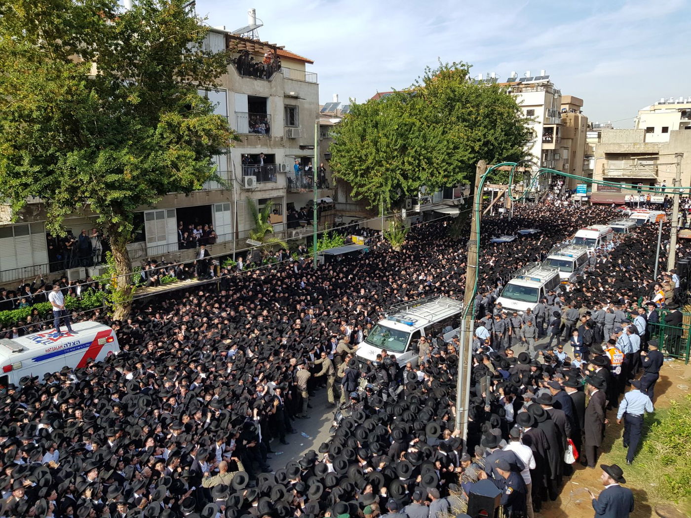 הרבבות בהלוויה