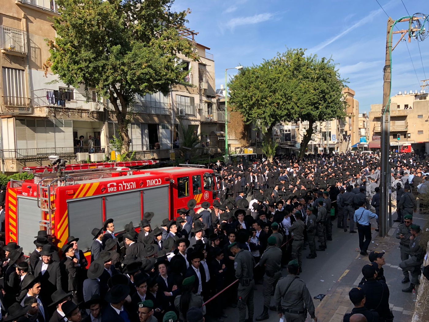 עשרות אלפים ממתינים ב"חזון איש 5" להלויית מרן הרב שטיינמן זצ"ל • צפו