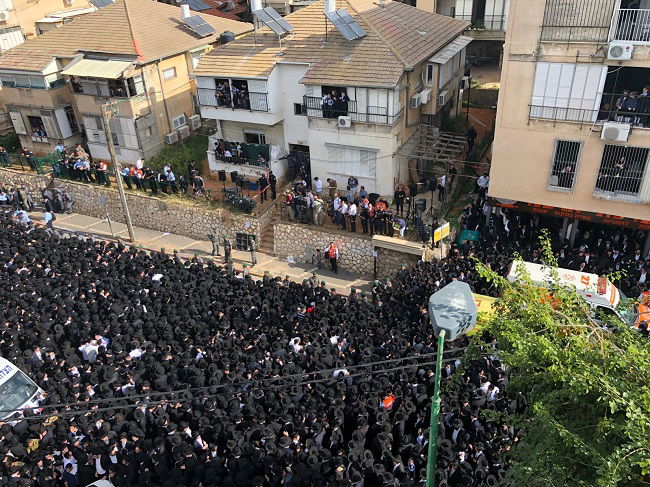 עשרות אלפים ממתינים ב"חזון איש 5" להלויית מרן הרב שטיינמן זצ"ל • צפו