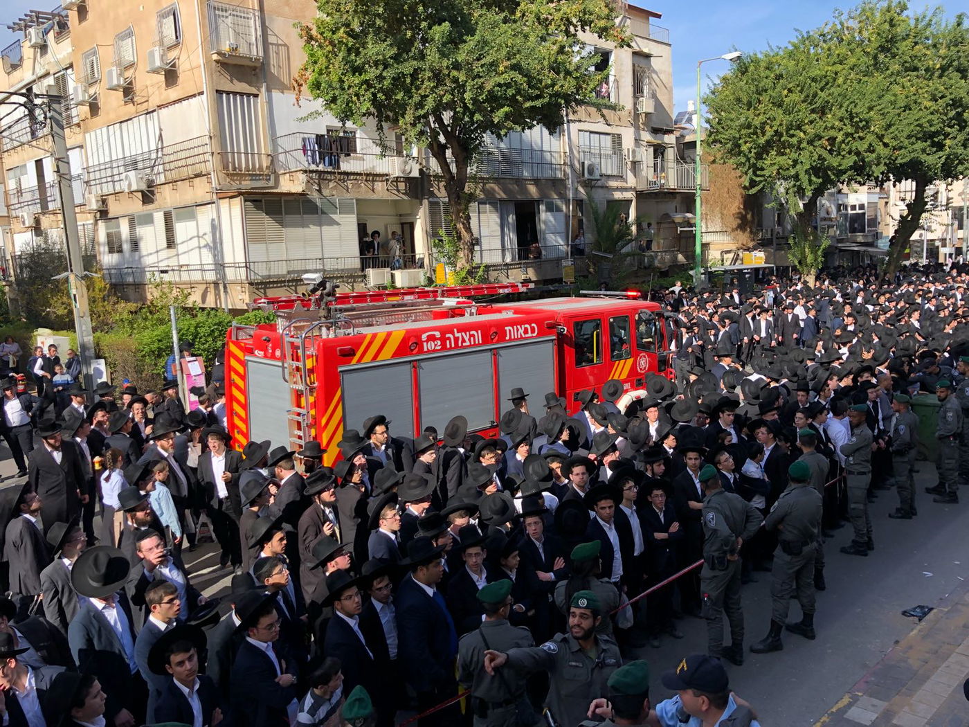 עשרות אלפים ממתינים ב"חזון איש 5" להלויית מרן הרב שטיינמן זצ"ל • צפו