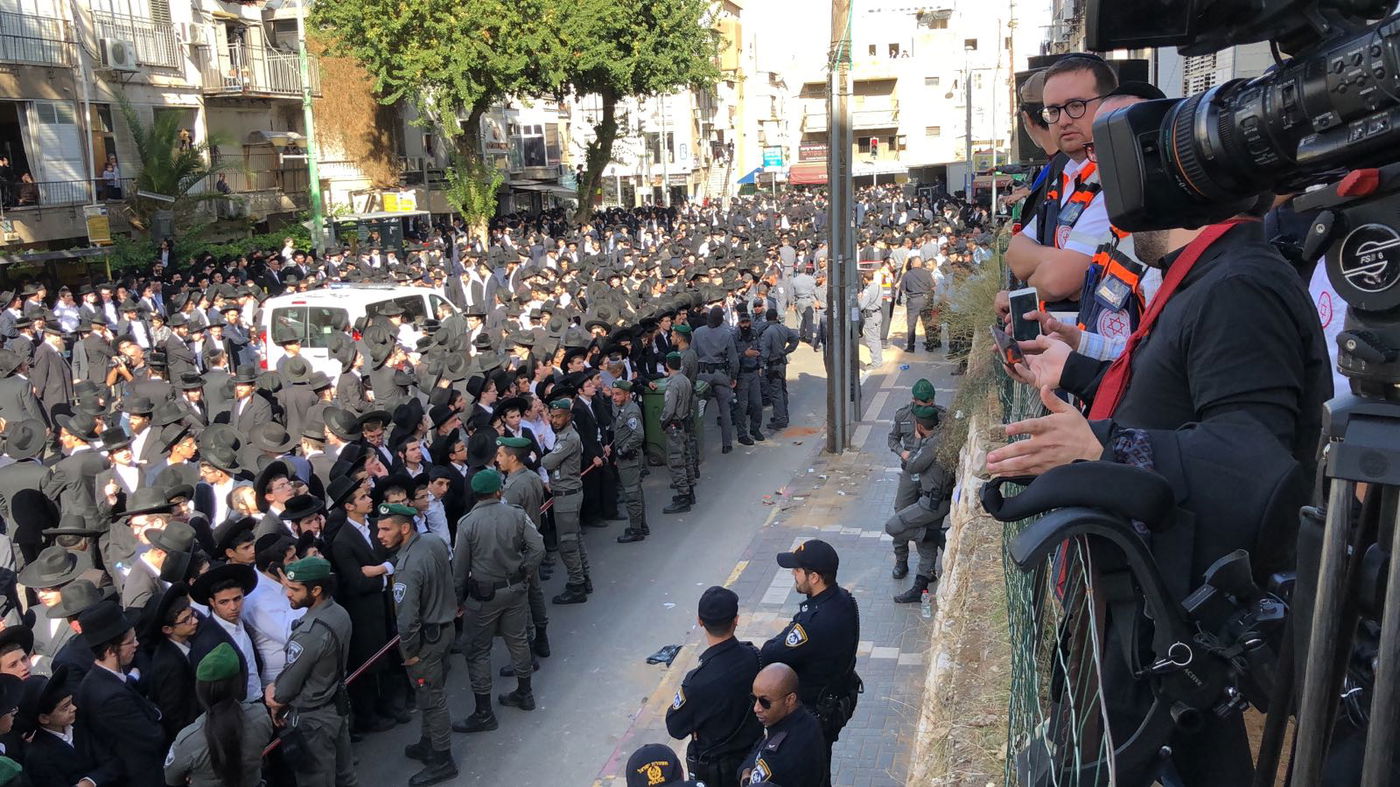 עשרות אלפים ממתינים ב"חזון איש 5" להלויית מרן הרב שטיינמן זצ"ל • צפו