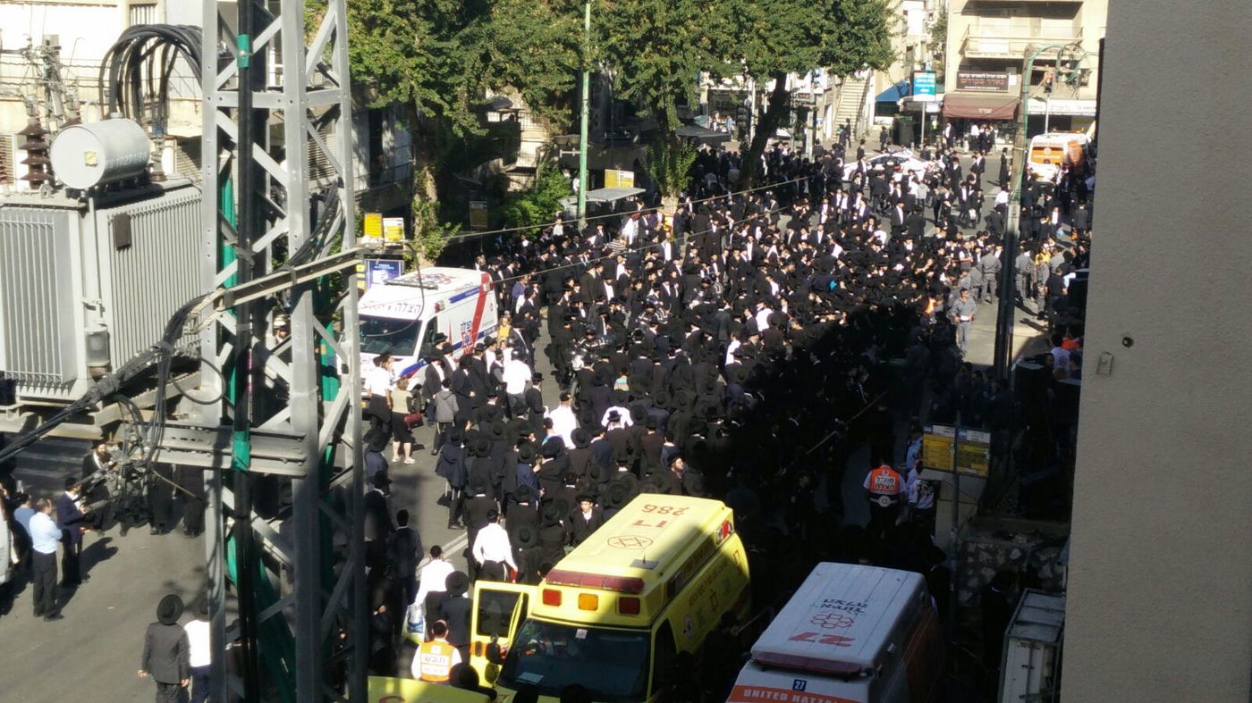 עשרות אלפים ממתינים ב"חזון איש 5" להלויית מרן הרב שטיינמן זצ"ל • צפו