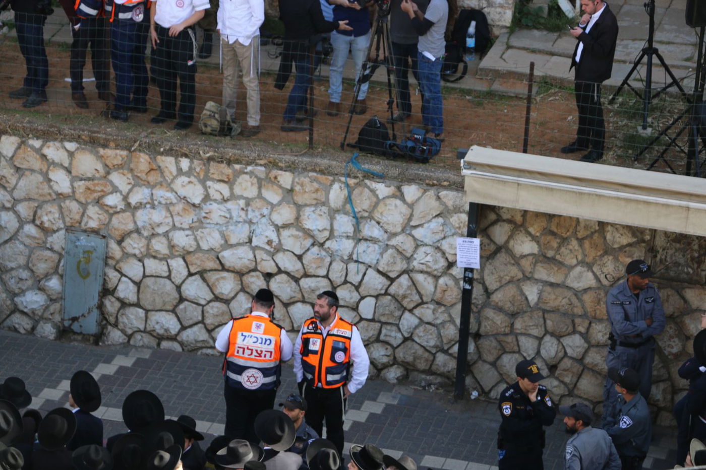 עשרות אלפים ממתינים ב"חזון איש 5" להלויית מרן הרב שטיינמן זצ"ל • צפו