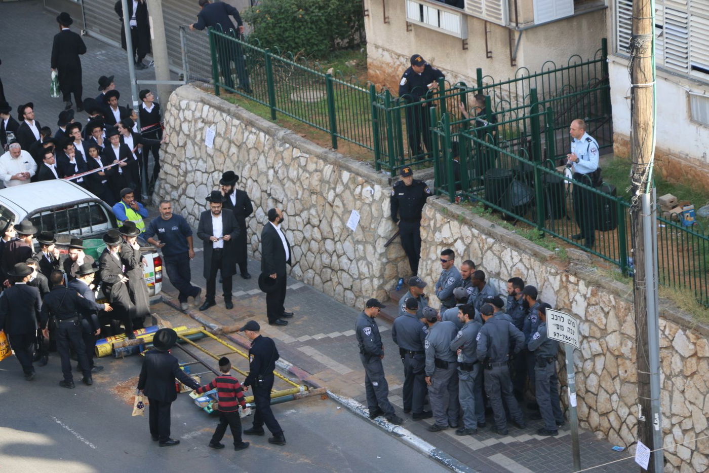 עשרות אלפים ממתינים ב"חזון איש 5" להלויית מרן הרב שטיינמן זצ"ל • צפו