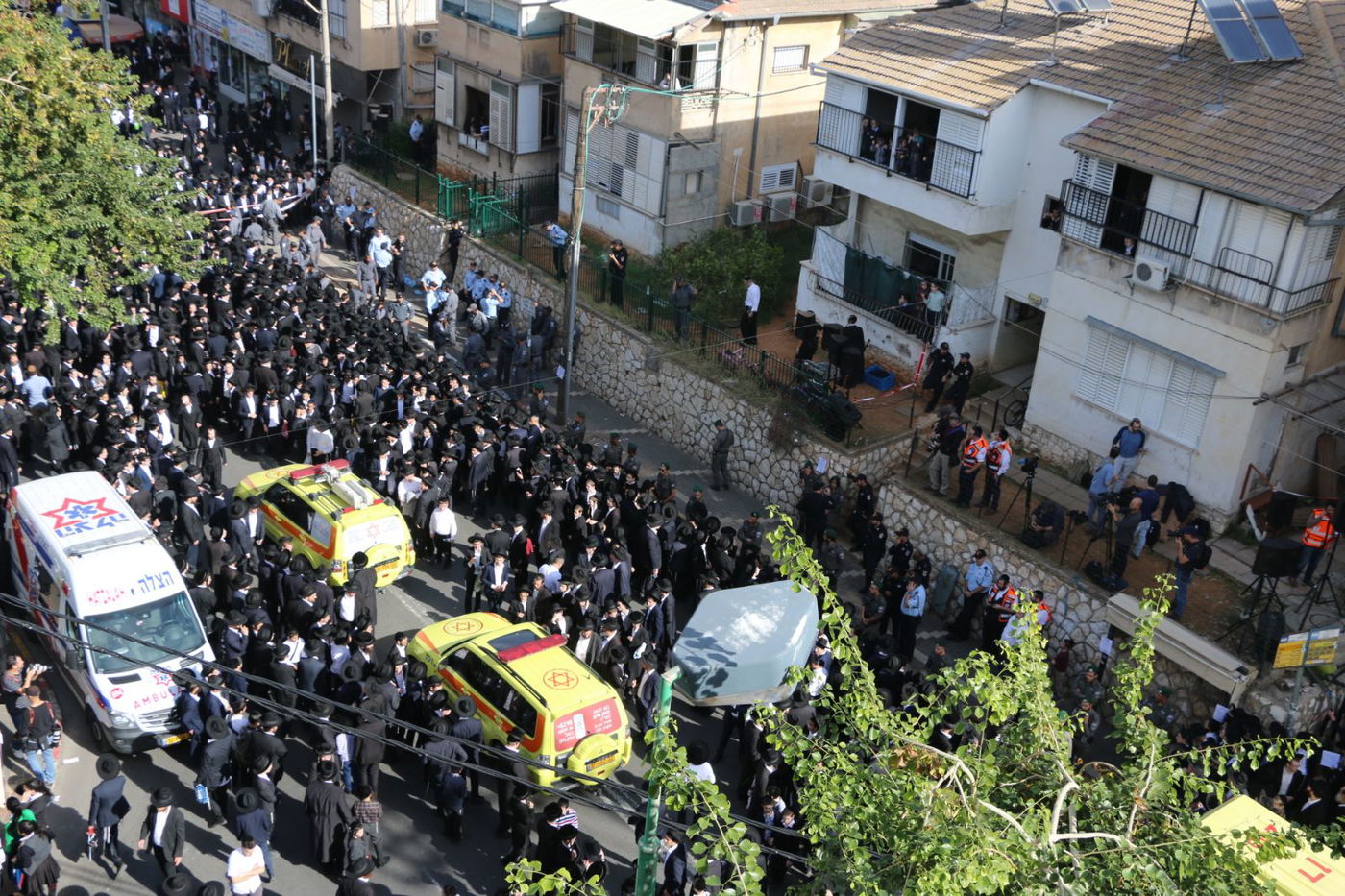 עשרות אלפים ממתינים ב"חזון איש 5" להלויית מרן הרב שטיינמן זצ"ל • צפו