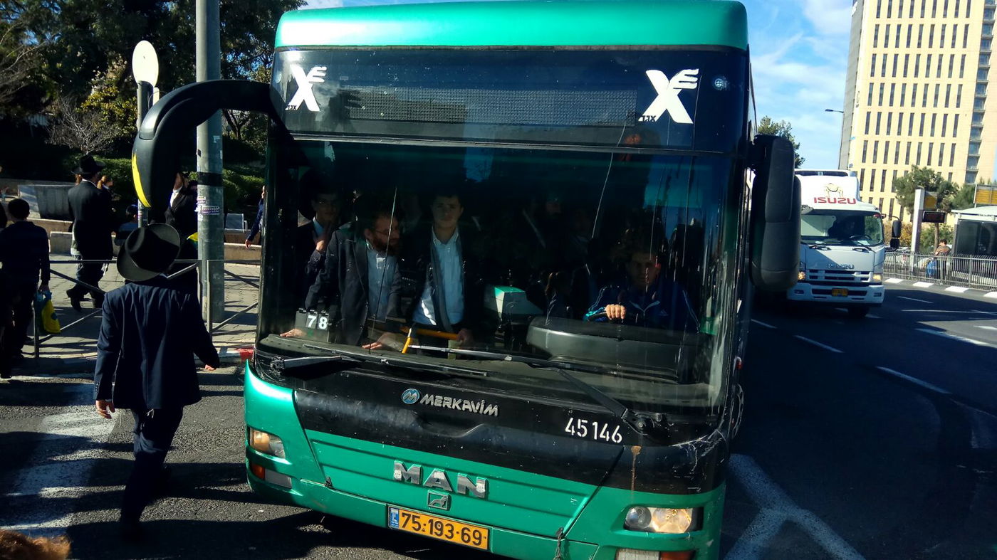 אלפים צובאים על האוטובוסים להלווית מרן הגראי"ל שטיינמן זצ"ל