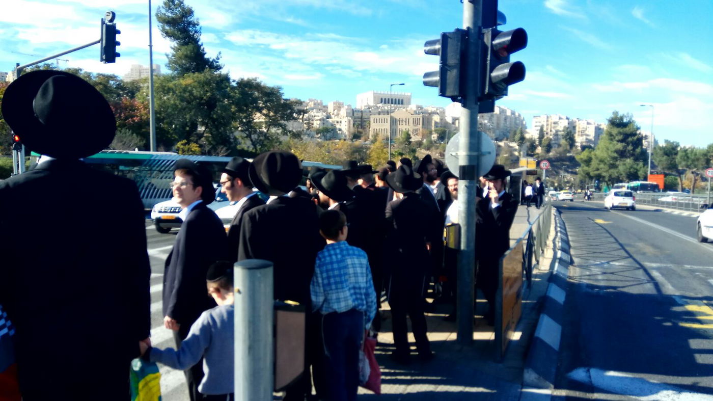 אלפים צובאים על האוטובוסים להלווית מרן הגראי"ל שטיינמן זצ"ל