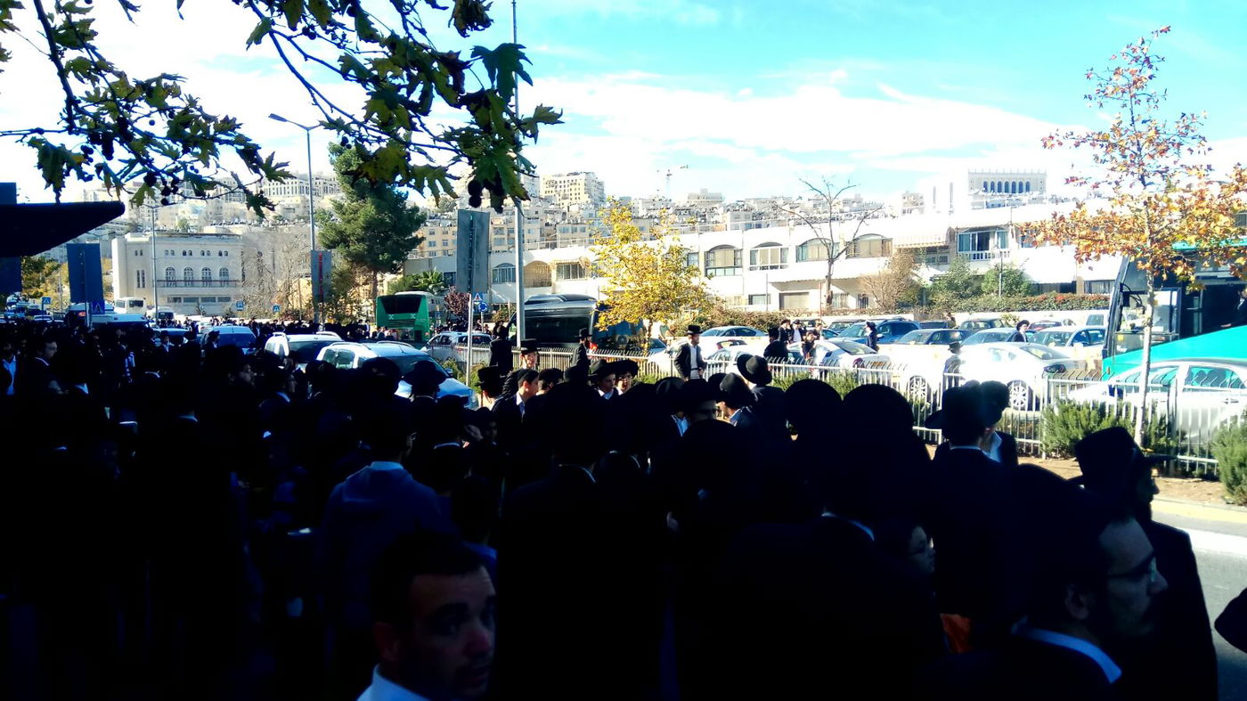 אלפים צובאים על האוטובוסים להלווית מרן הגראי"ל שטיינמן זצ"ל